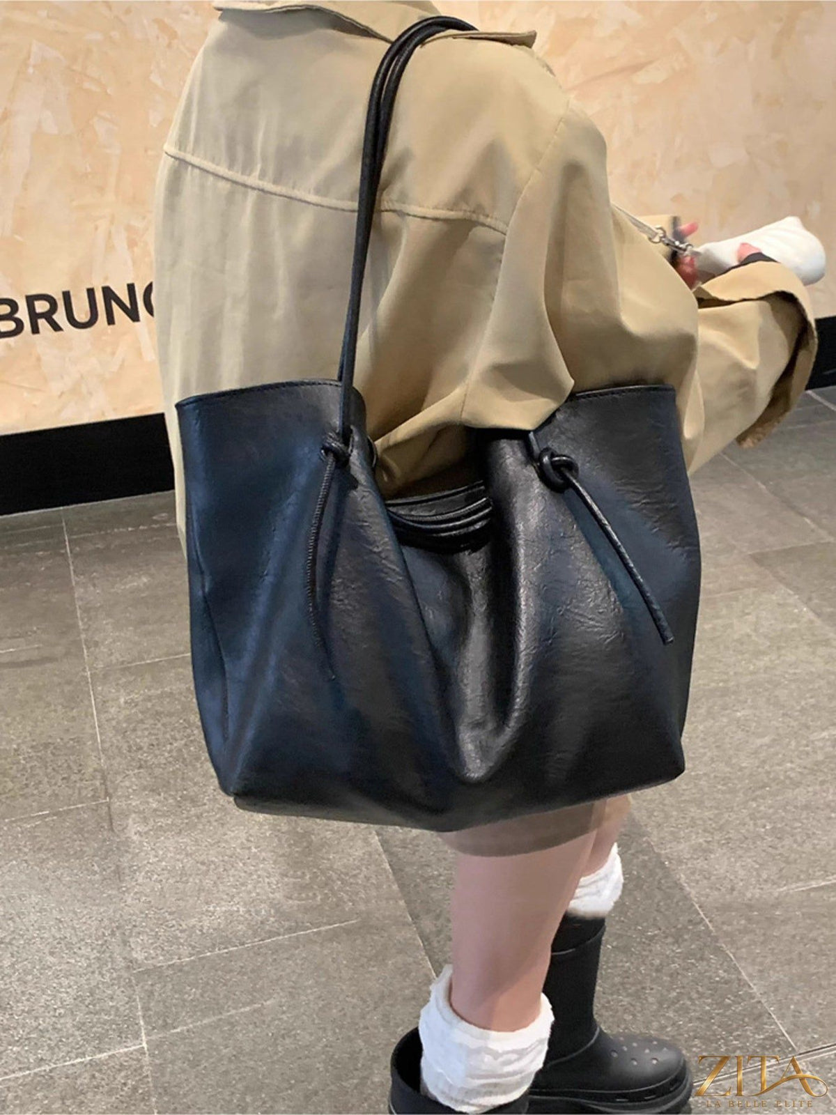 Zita La Belle Elite knot-detail tote bag with structured design and sturdy handles, ideal for everyday carrying.