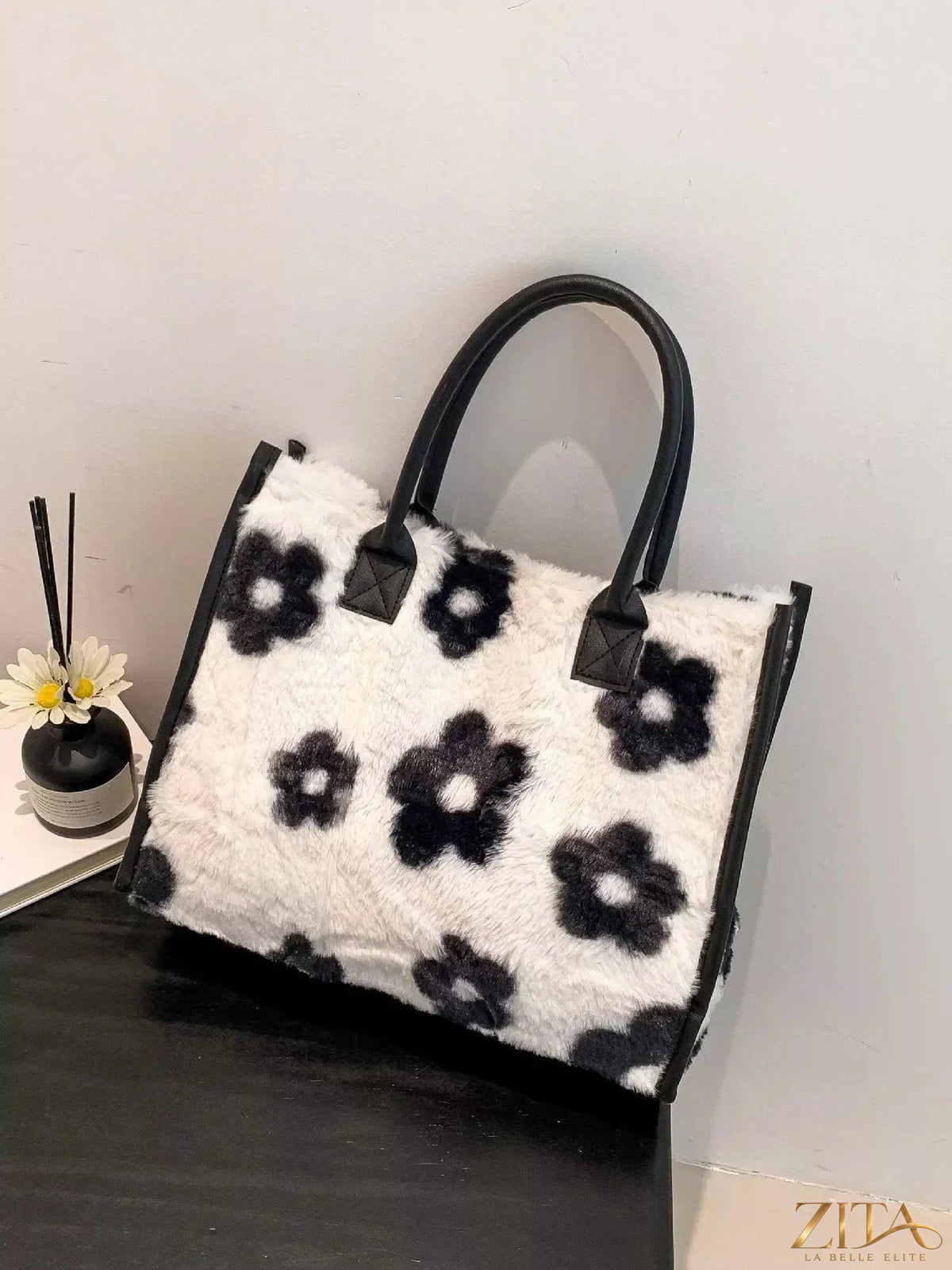 Zita La Belle Elite plush tote bag with soft, textured fabric and spacious interior, ideal for everyday use.