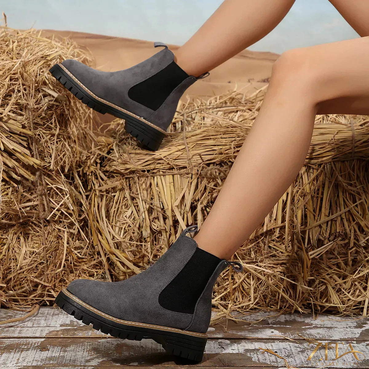 Zita La Belle Elite round toe platform boots with chunky heels and stylish black leather finish.