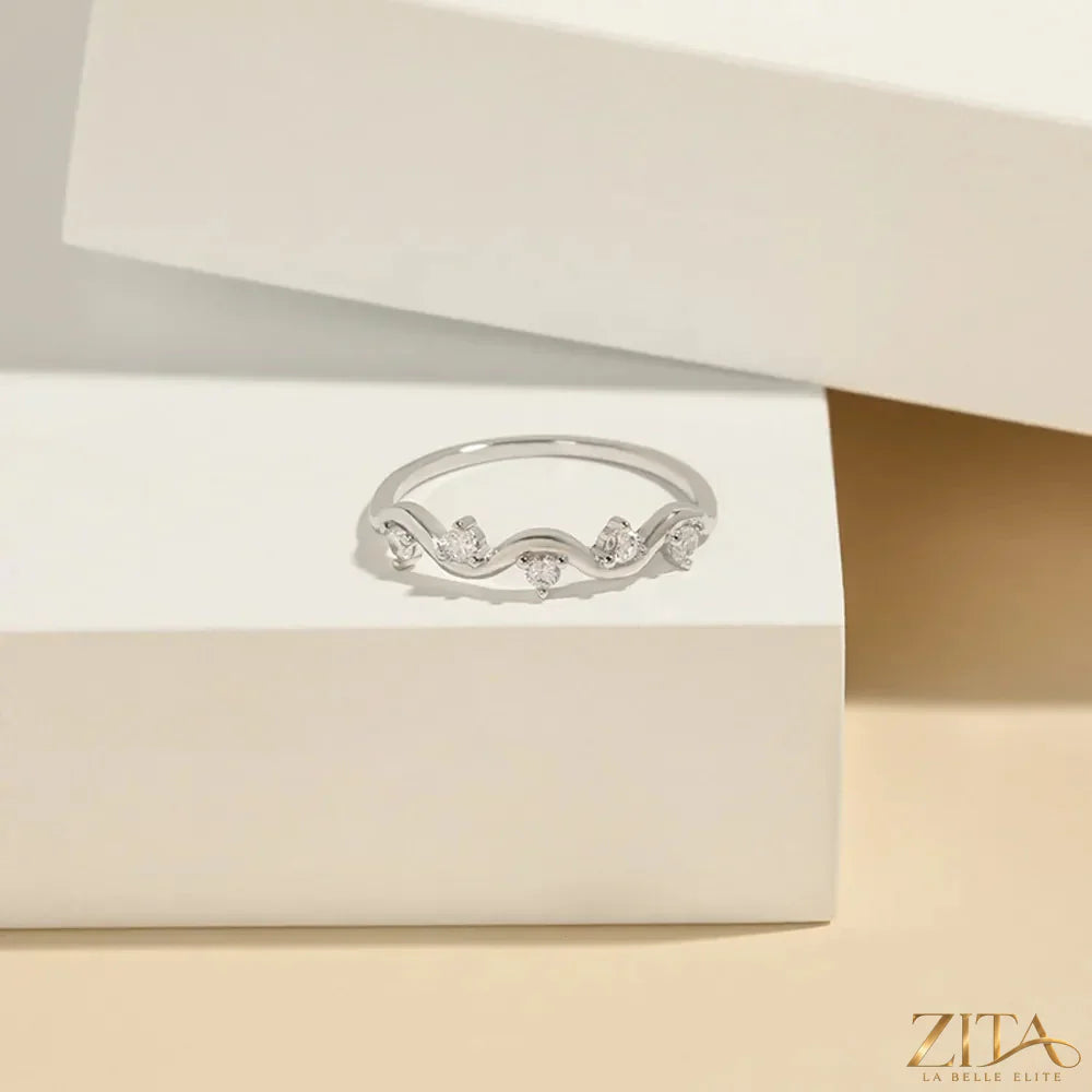 925 sterling silver ring with inlaid zircon stones from Zita La Belle Elite, showcasing a detailed and elegant jewelry design.