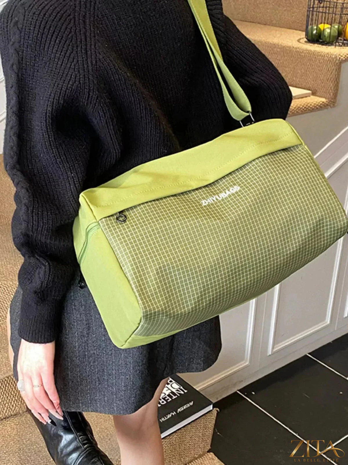 Zita La Belle Elite plaid Oxford cloth travel bag with sturdy handles and zipper closure, suitable for weekend trips and travel.