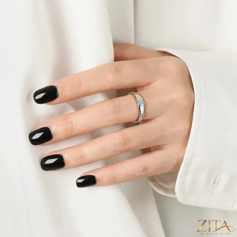 925 Sterling silver ring with inlaid zircon stones, elegant jewelry piece from Zita La Belle Elite.