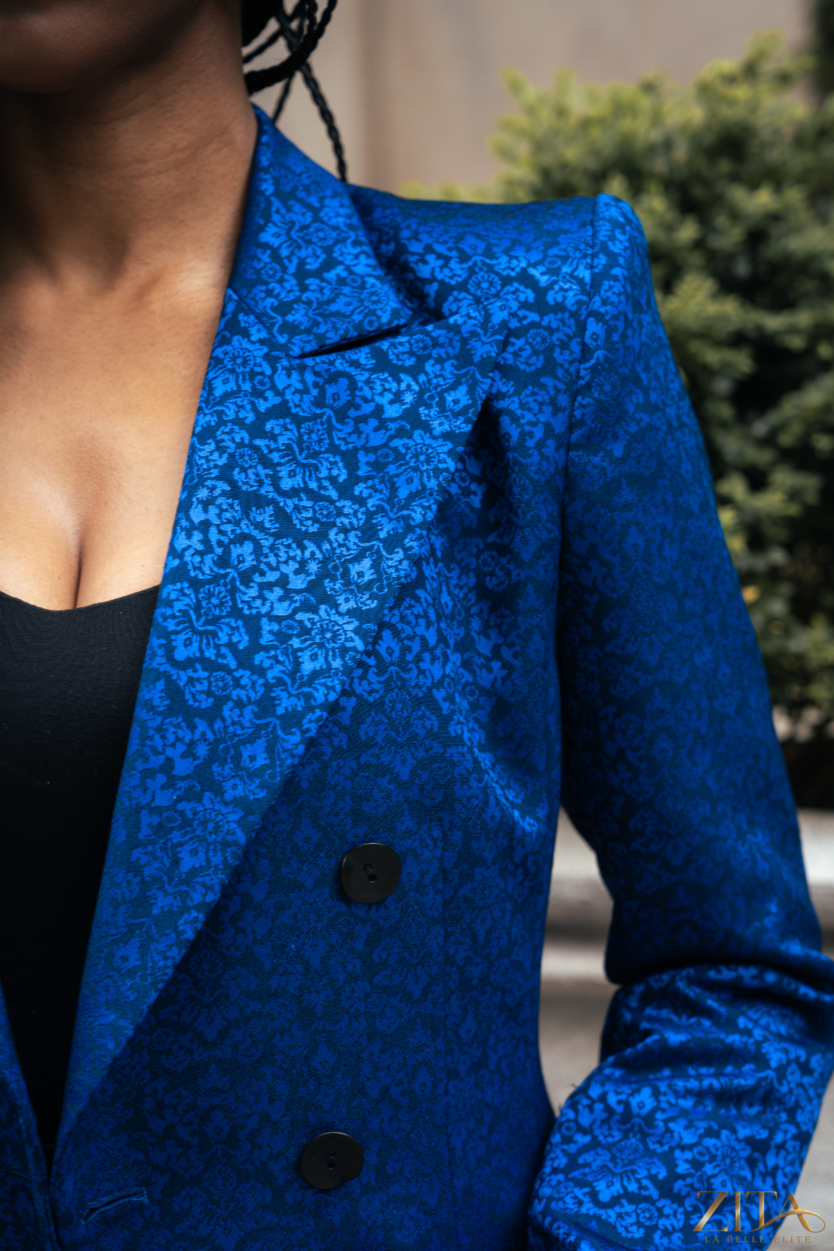 Zita La Belle Elite PREMIER blue blazer, tailored fit with notch lapel, displayed on a mannequin.