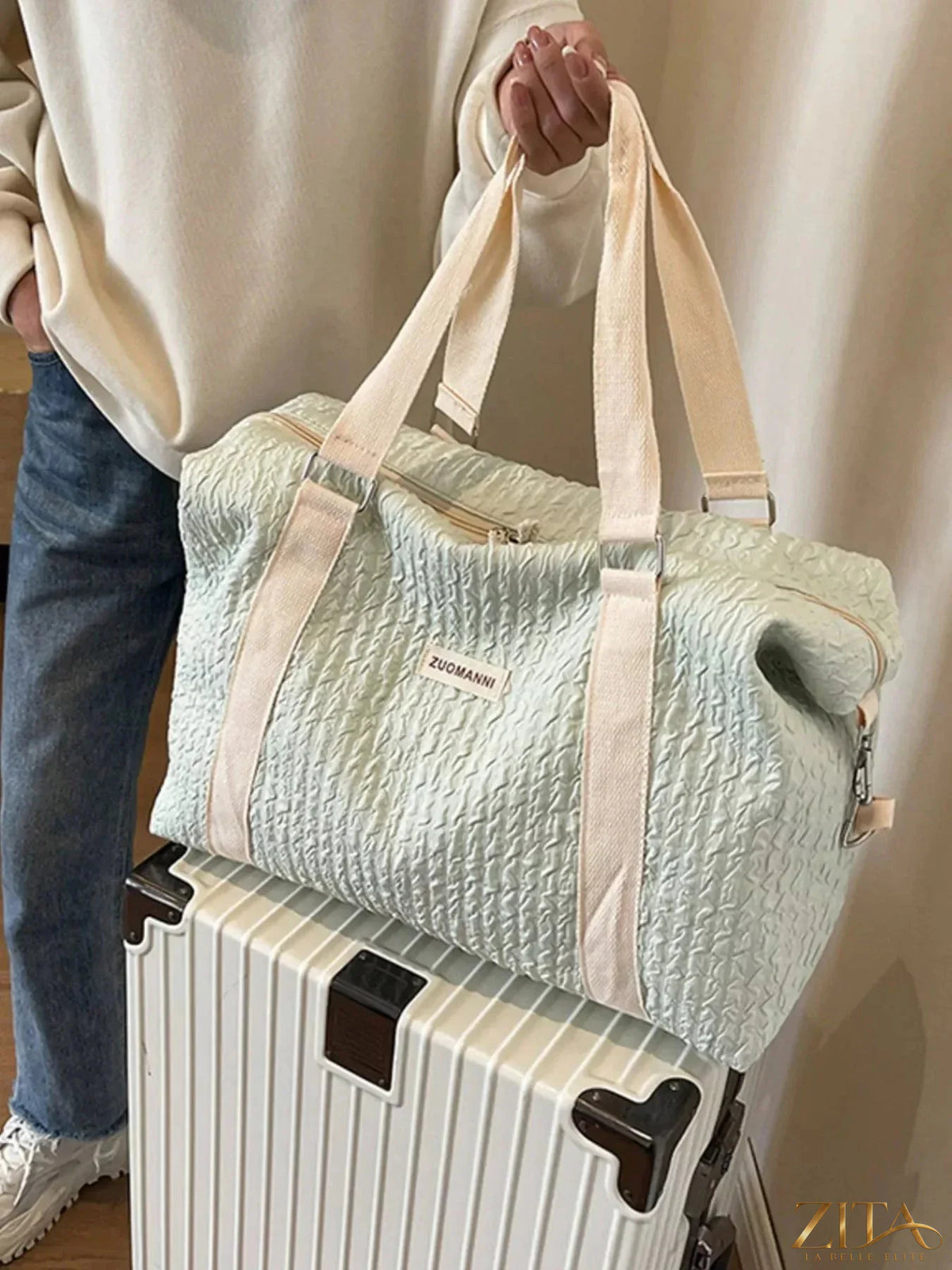 Zita La Belle Elite texture travel bag with adjustable strap, showing its durable fabric and compact design for travel convenience.