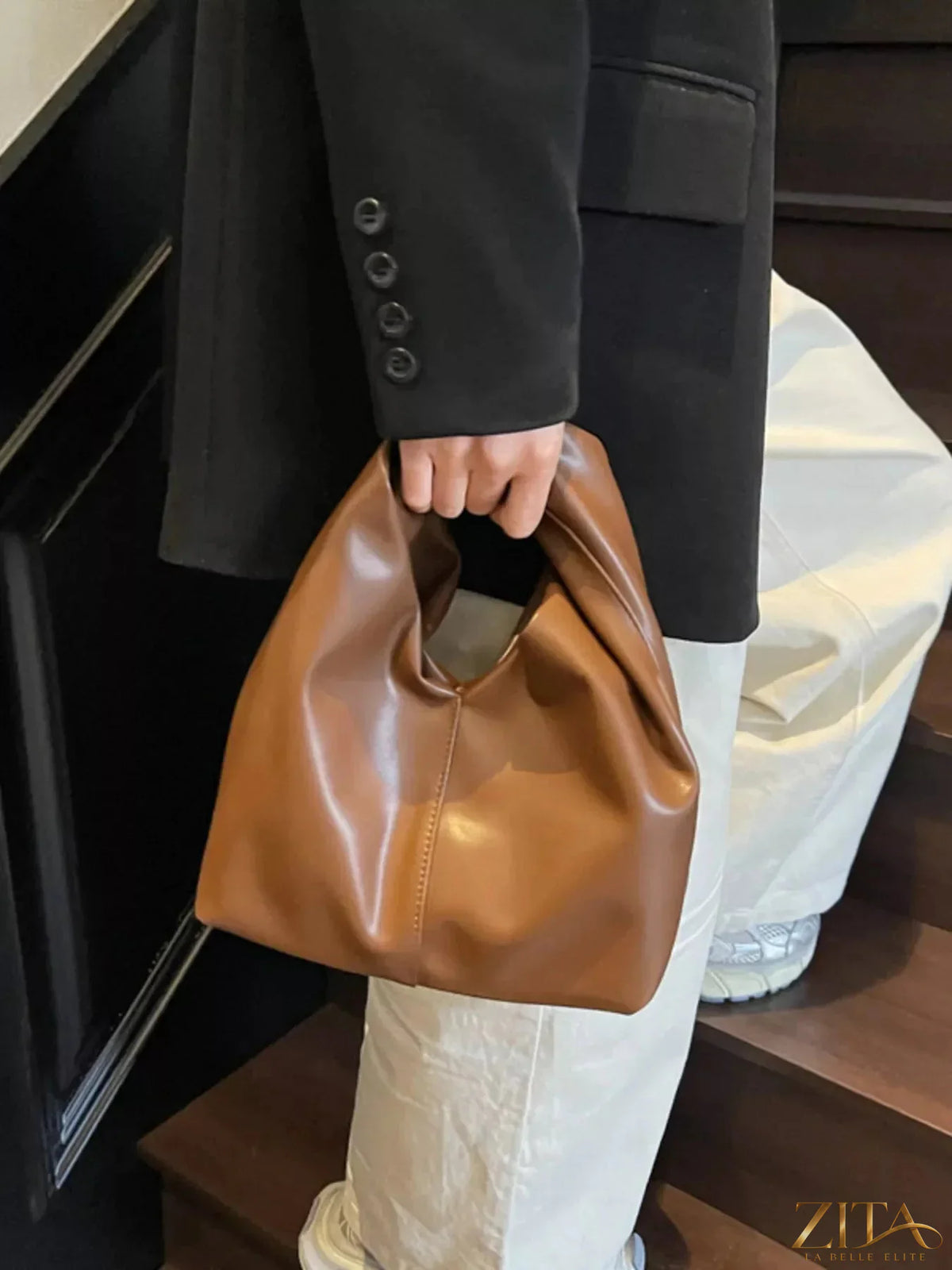 Zita La Belle Elite leather handbag with knot handle, featuring a stylish design and smooth leather texture.