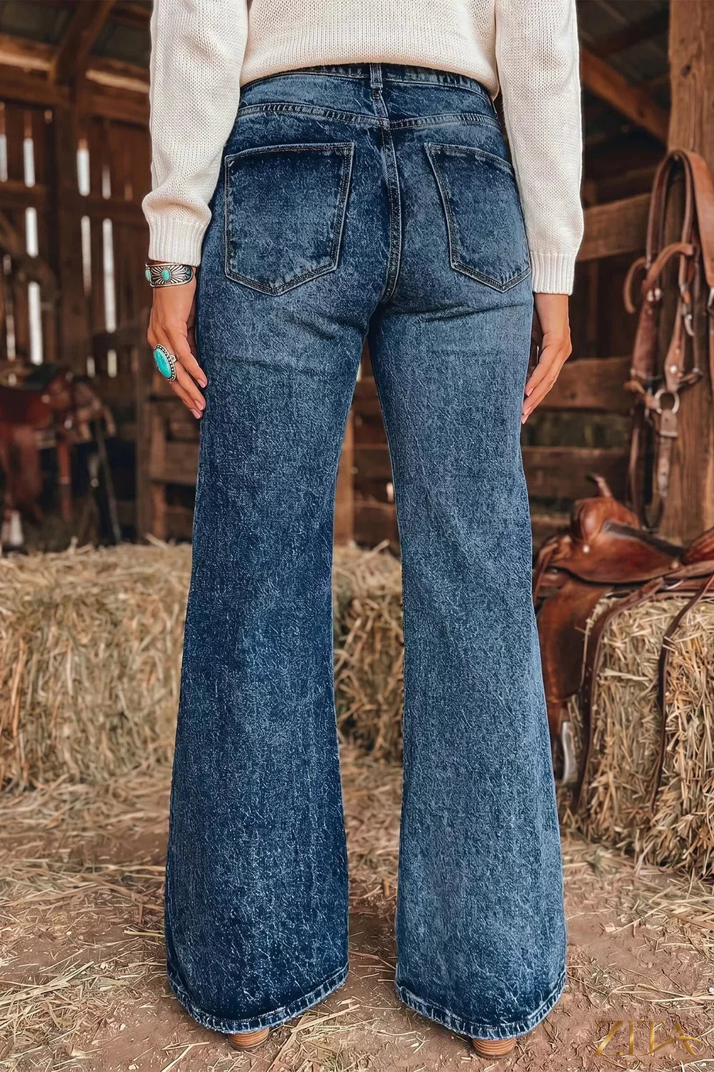 Zita La Belle Elite acid wash flare jeans with pocket details, showcasing a stylish retro-inspired denim look.