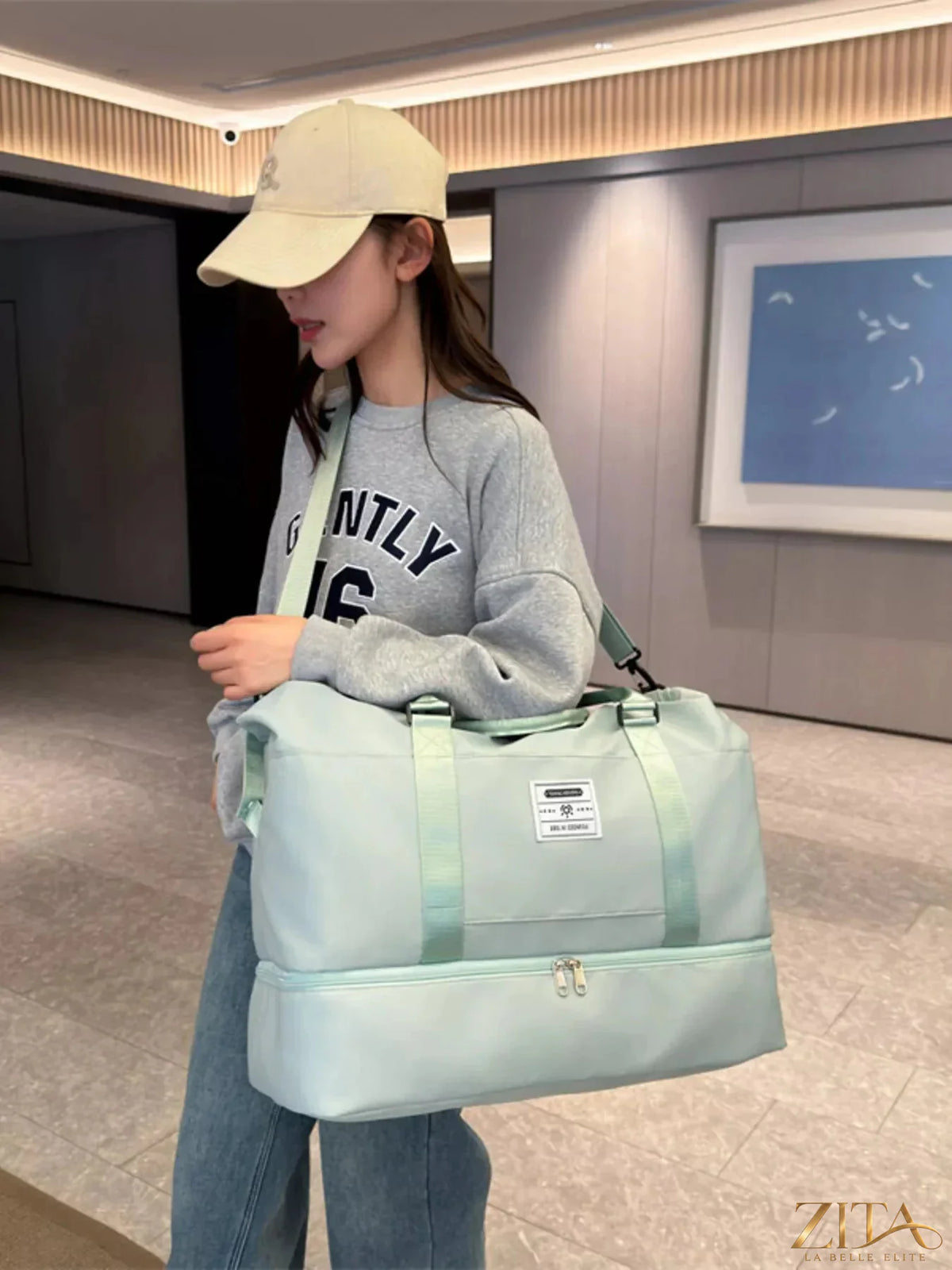 Zita La Belle Elite lightweight Oxford cloth travel bag with sturdy handles and spacious main compartment for travel essentials.