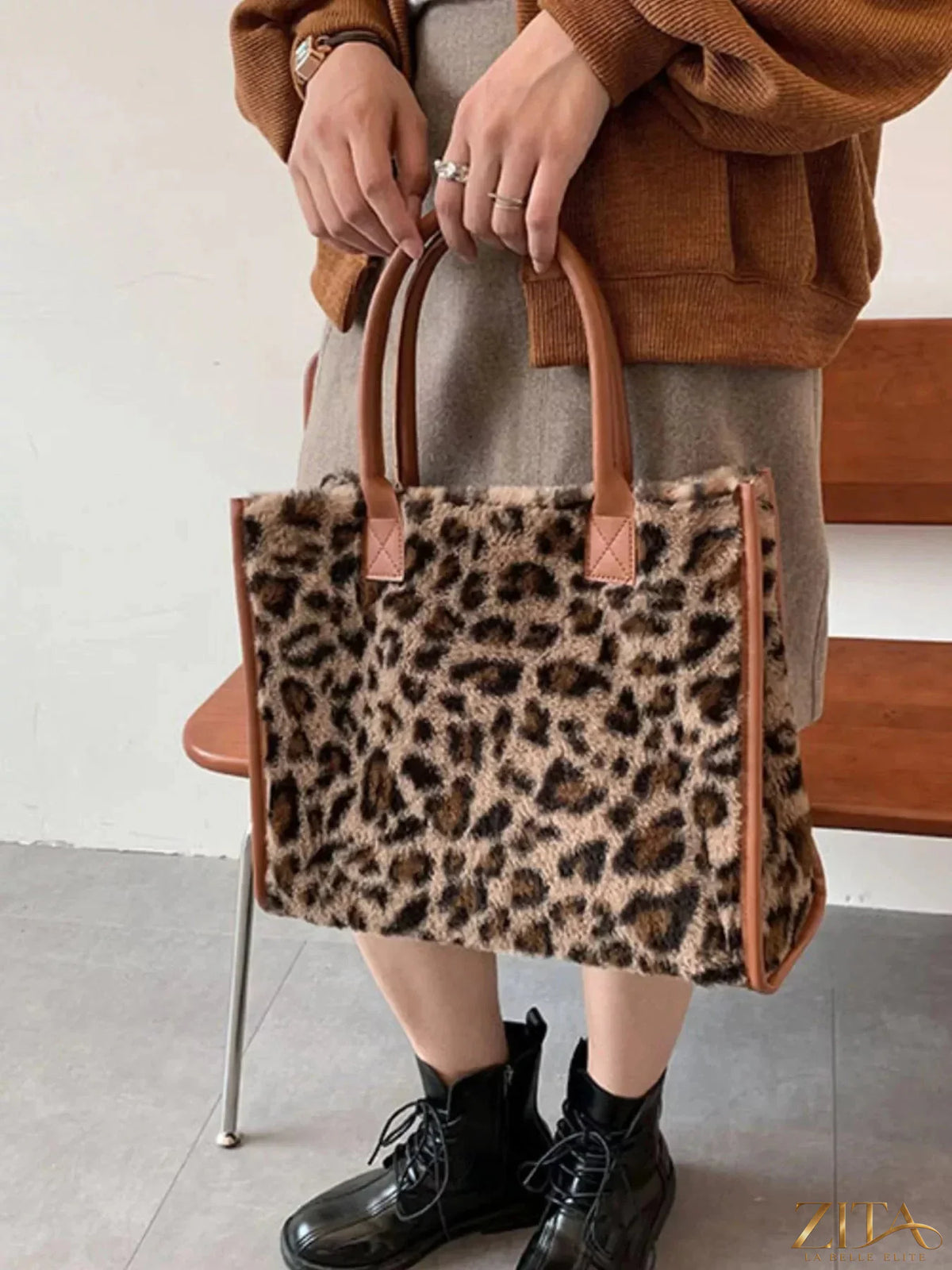 Zita La Belle Elite plush tote bag with soft fabric and rounded handles, stylish and spacious for daily use.
