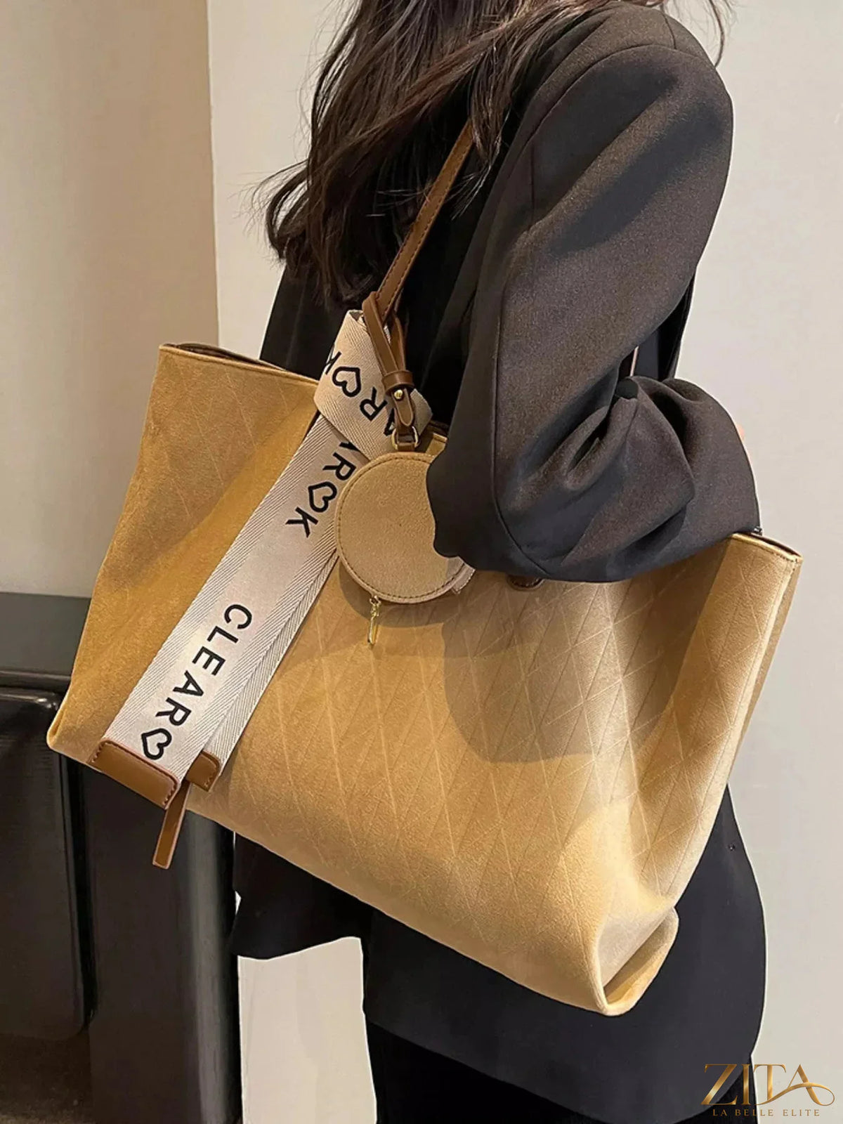 Large capacity tote bag with attached coin purse from Zita La Belle Elite, featuring spacious interior and stylish design.