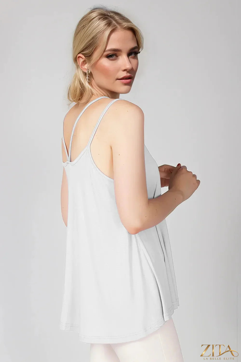 Zita La Belle Elite Basic Bae bamboo cami with scoop neck and double spaghetti straps, made from soft bamboo fabric.