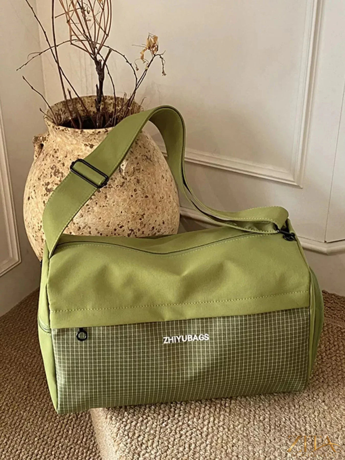 Zita La Belle Elite plaid Oxford cloth travel bag with leather handles and zipper closure, showcasing a stylish travel accessory.