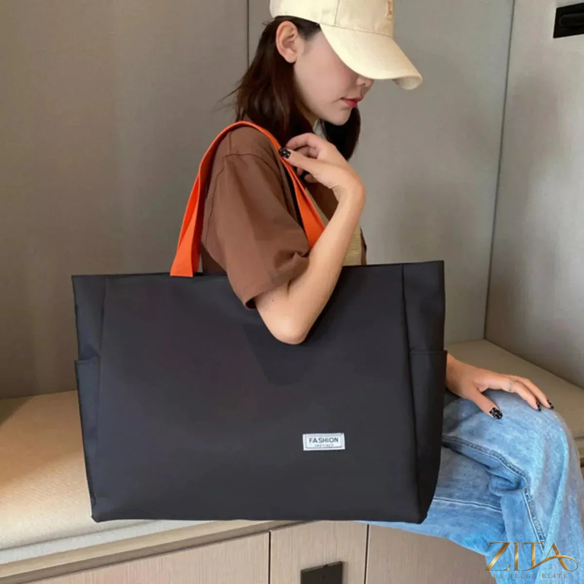 Large capacity canvas shoulder bag by Zita La Belle Elite with adjustable strap and multiple compartments for everyday use.