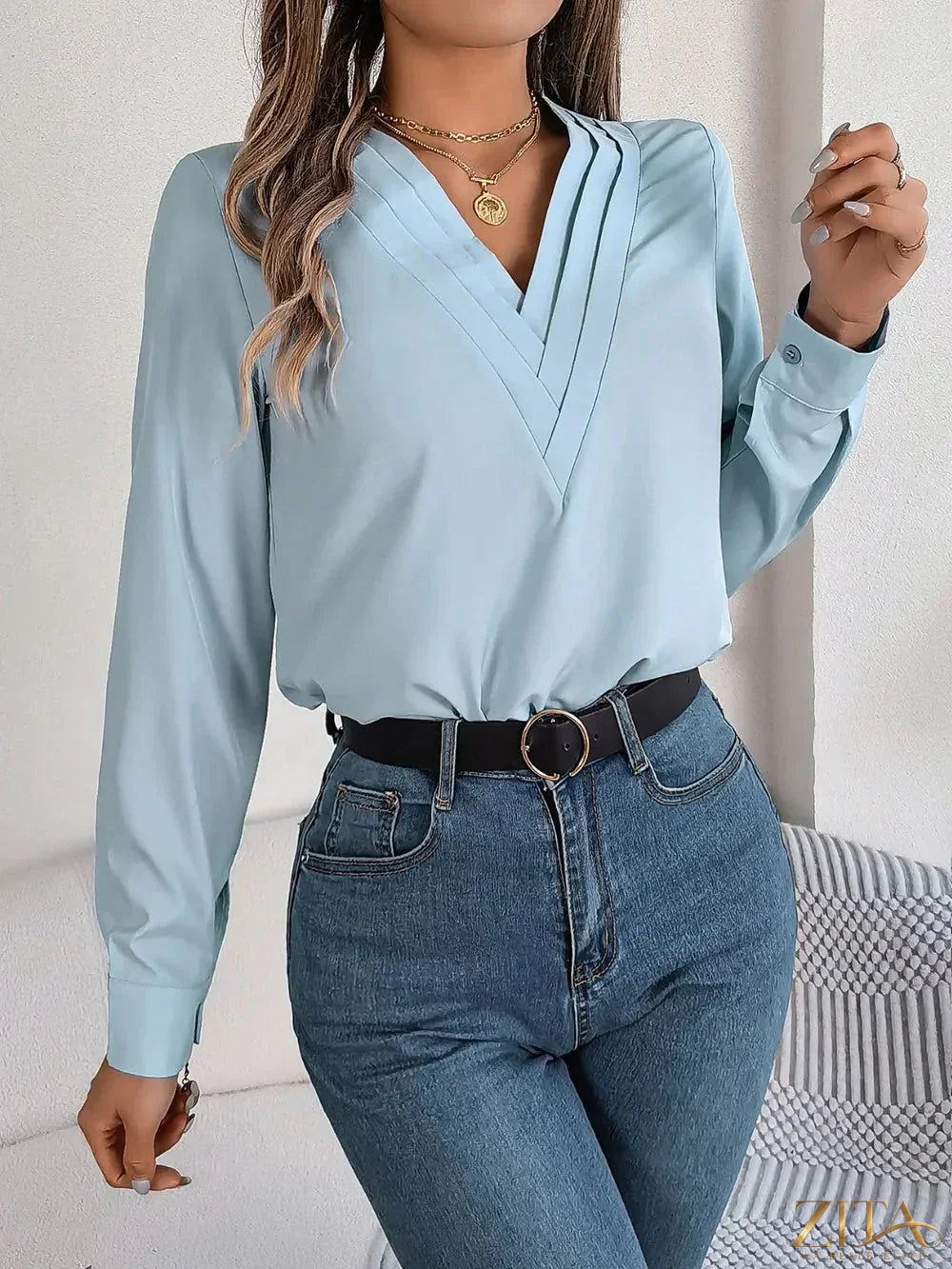 Zita La Belle Elite V-neck long sleeve blouse in soft fabric, featuring a fitted silhouette and elegant design.