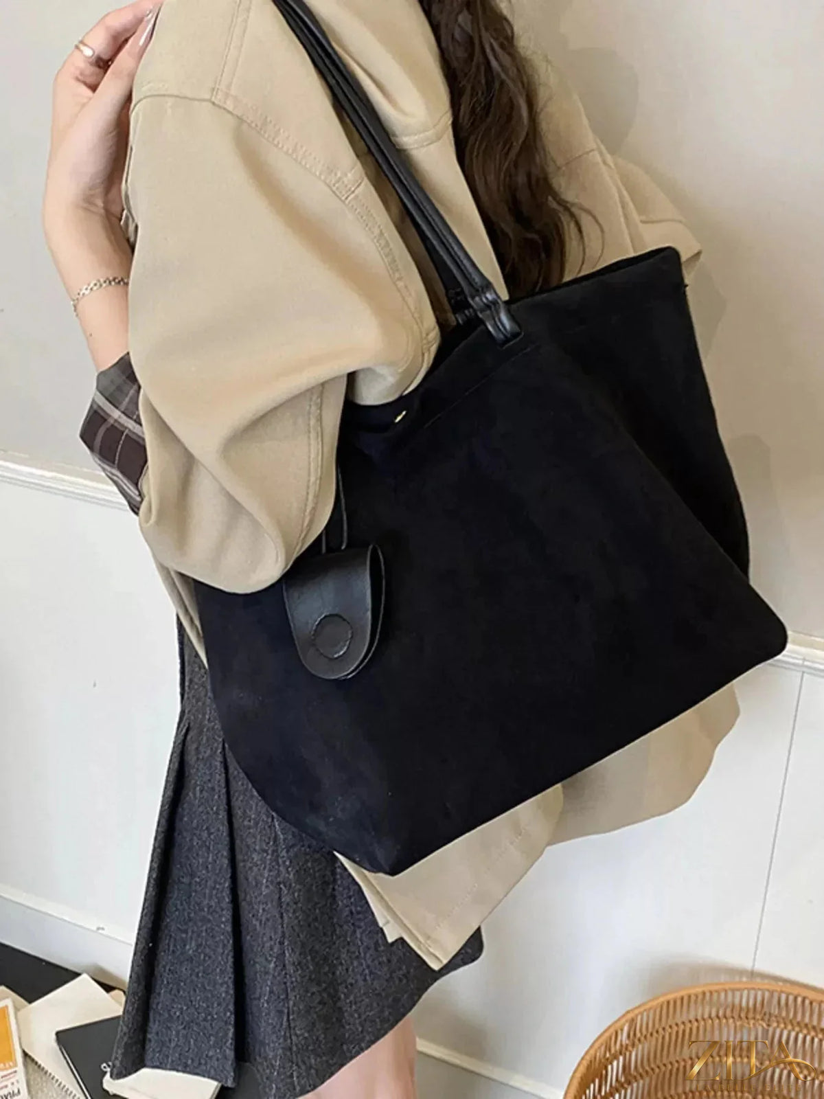 Zita La Belle Elite classic suede tote bag in beige with sturdy handles and spacious interior, perfect for everyday use.