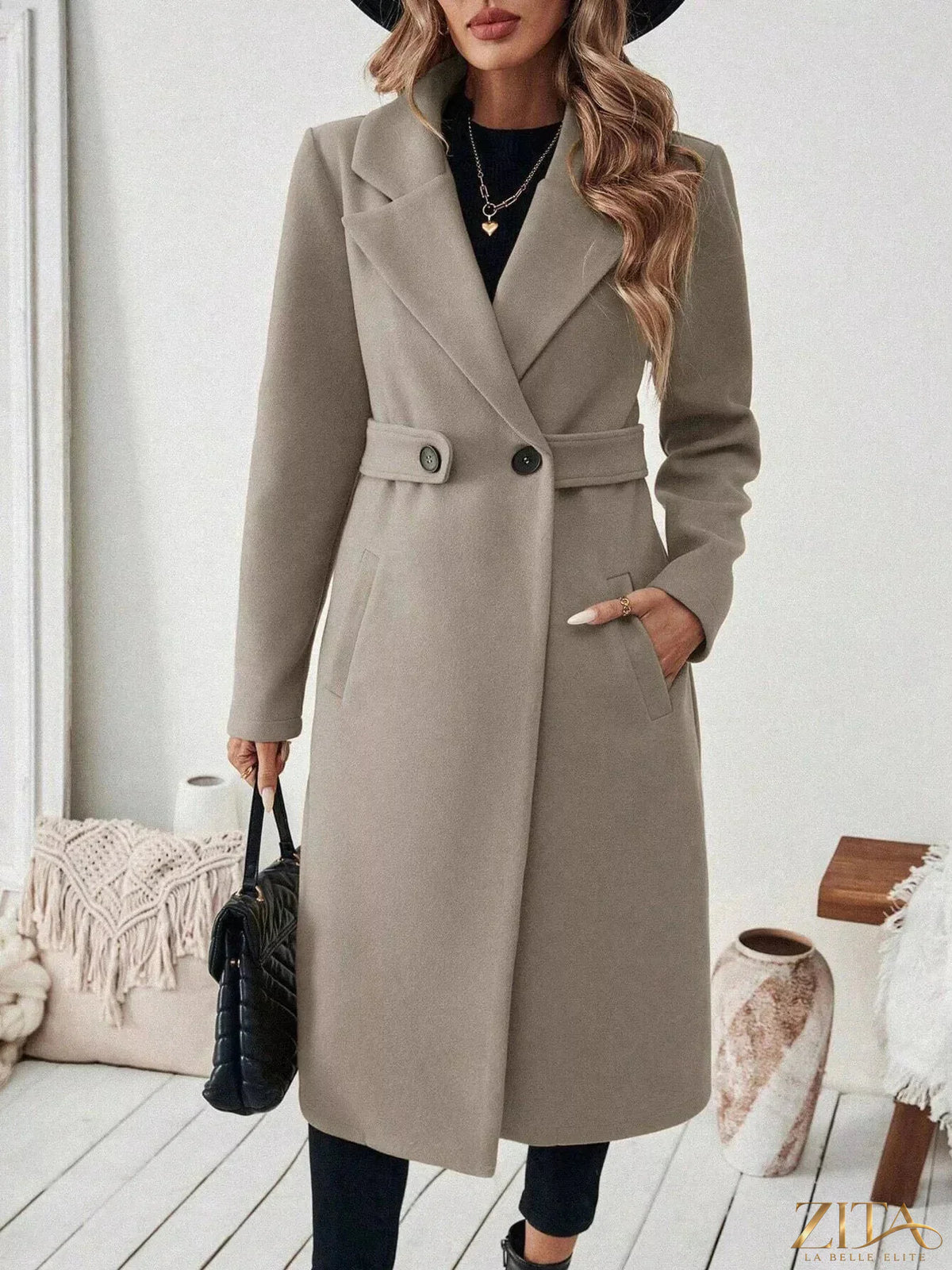 Zita La Belle Elite one-button lapel collar overcoat in classic wool fabric, tailored with a sleek lapel collar and single-button closure.