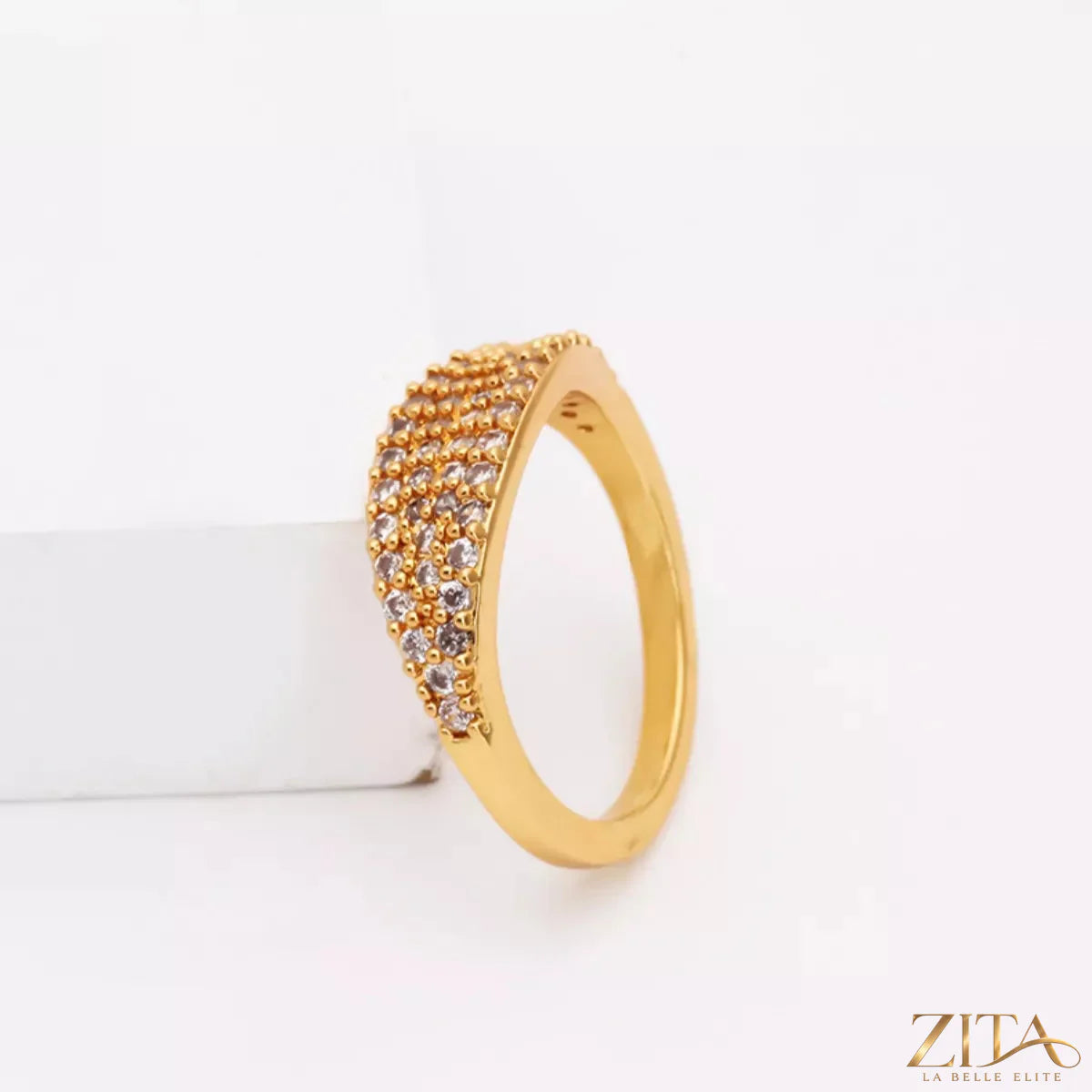18K gold-plated copper ring with round zircon stone from Zita La Belle Elite, showcasing a shiny, elegant jewelry design.
