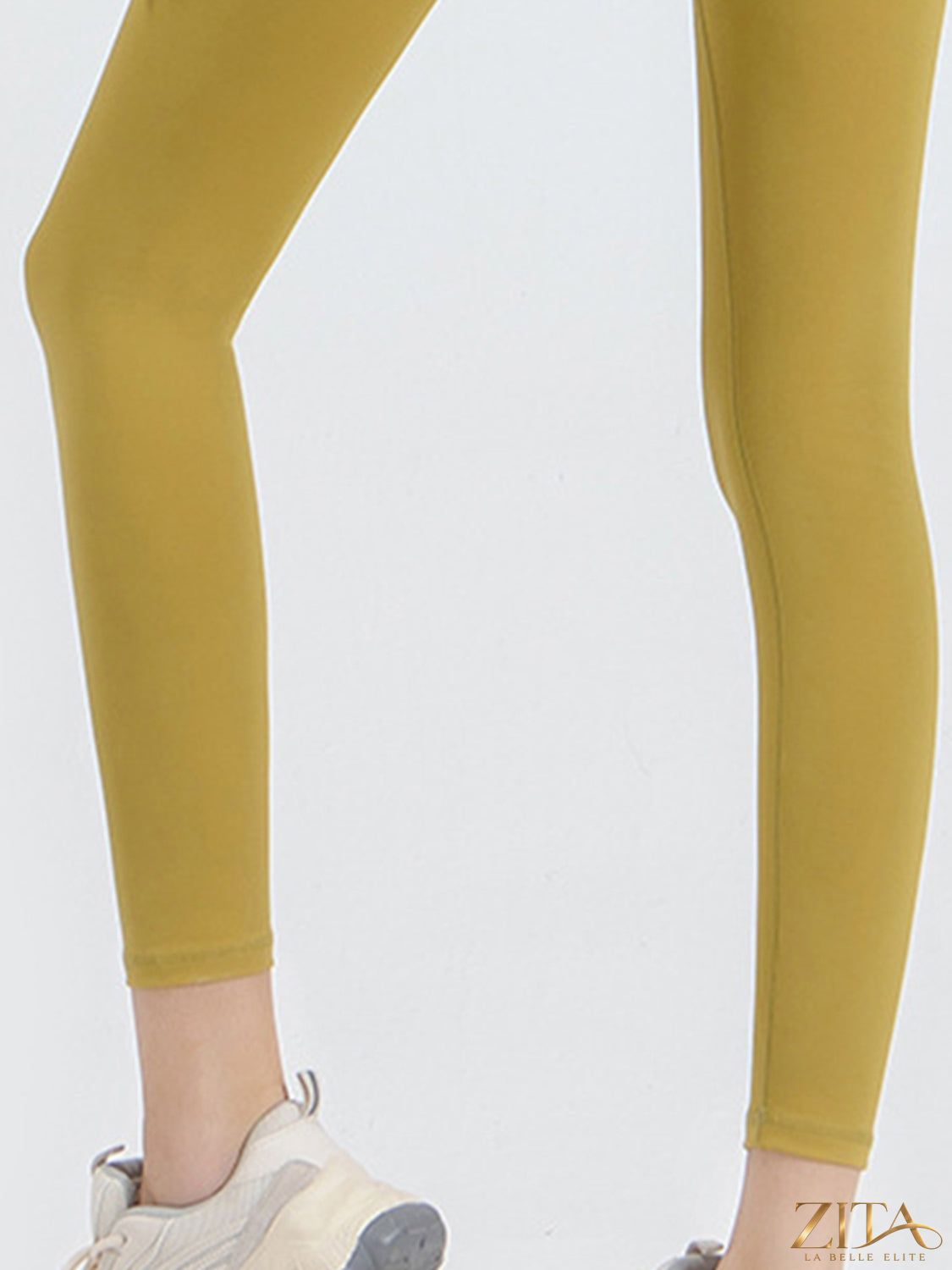 Zita La Belle Elite wide waistband sports leggings in black, featuring a close-up view of the comfortable, stretchy fabric.