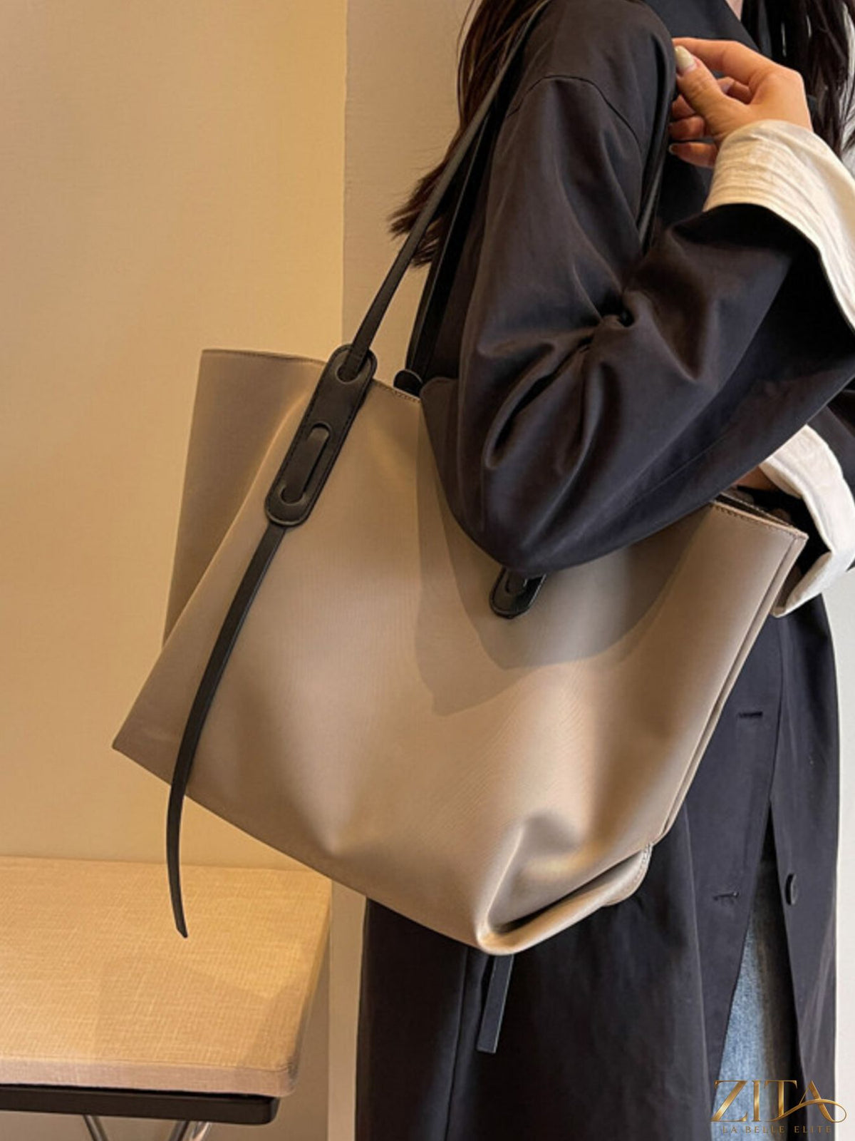 Large capacity tote bag by Zita La Belle Elite, showing sturdy handles and spacious interior for everyday use.