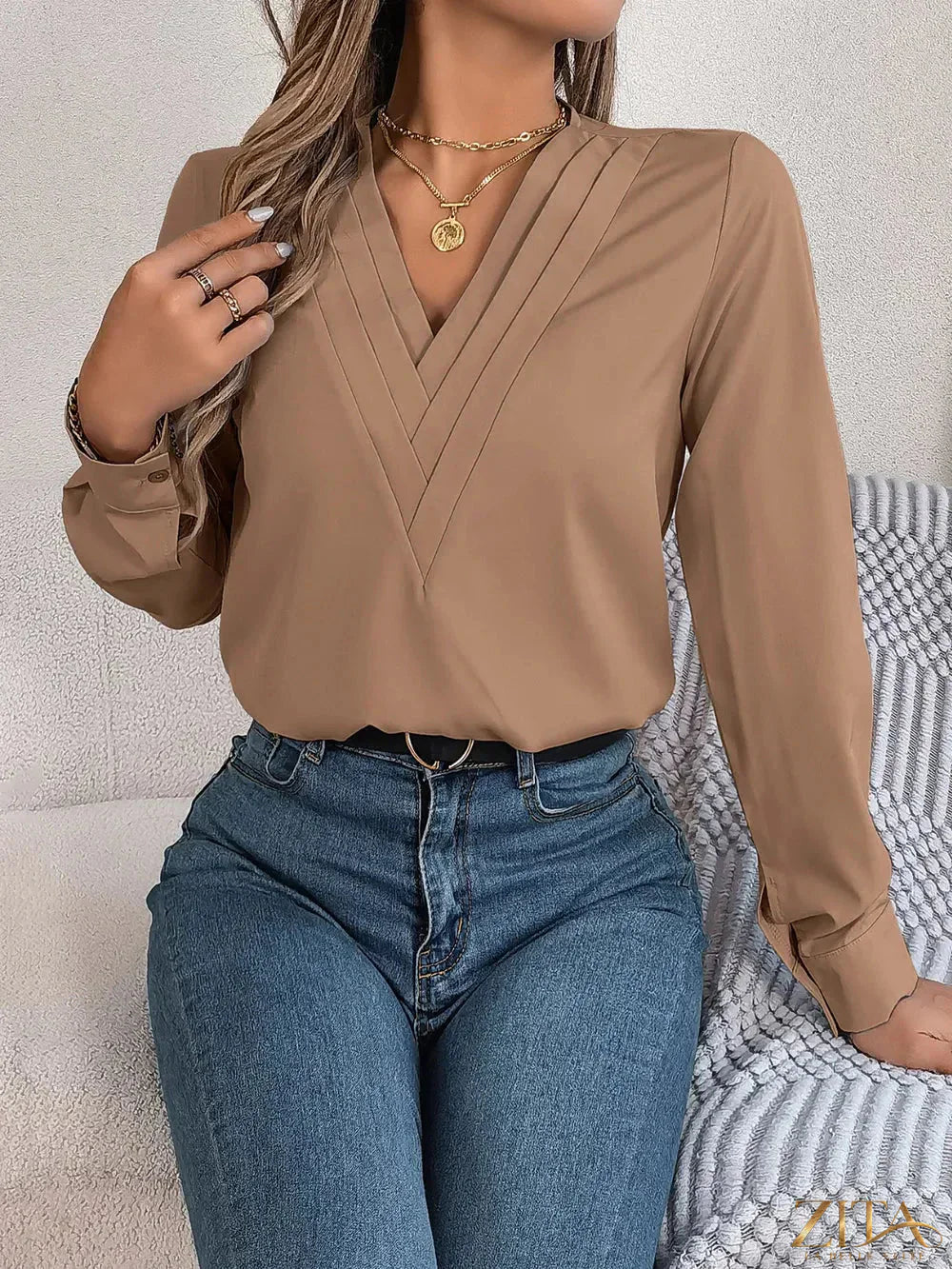 Zita La Belle Elite V-neck long sleeve blouse in soft fabric, featuring a classic fit and elegant design.