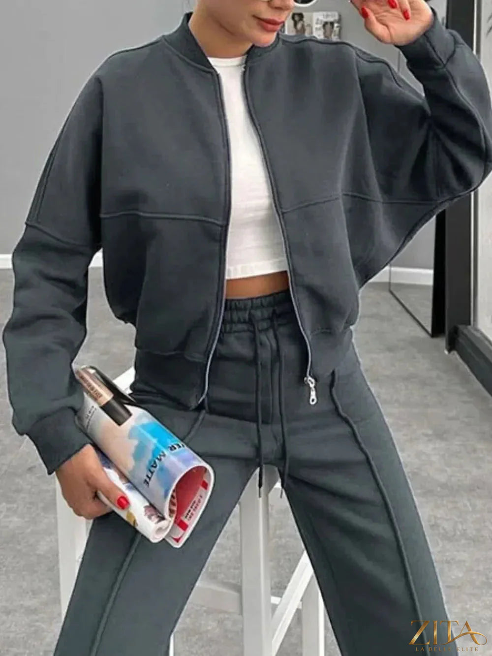 Zita La Belle Elite baseball collar zip-up outerwear and drawstring pants set, featuring a stylish athletic design and comfortable fit.