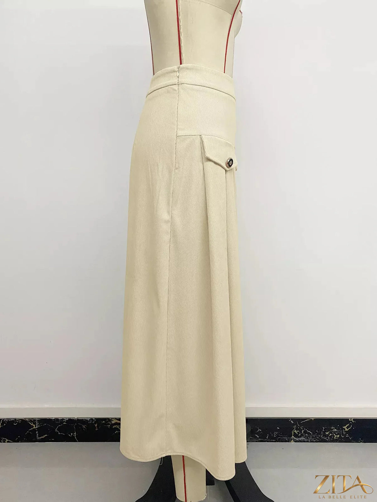 Zita La Belle Elite high waist pleated midi skirt in flowy fabric, showcasing elegant pleats and a classic midi length.
