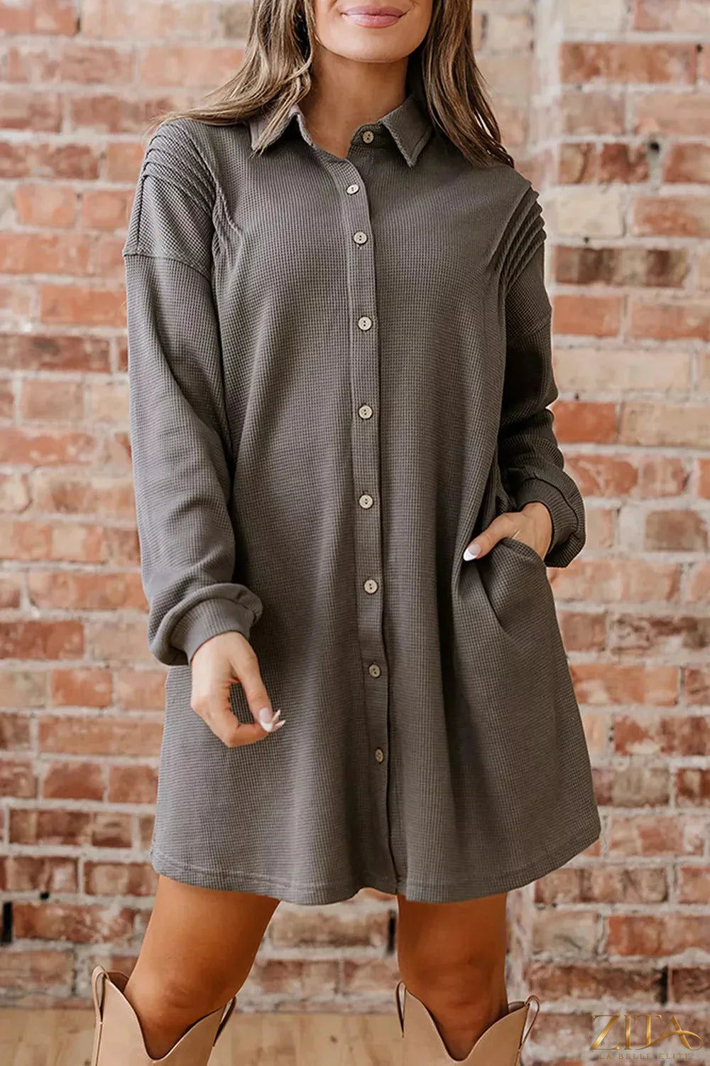 Zita La Belle Elite casual button-down dress with pockets, lightweight fabric, featuring a relaxed fit and collar detail.