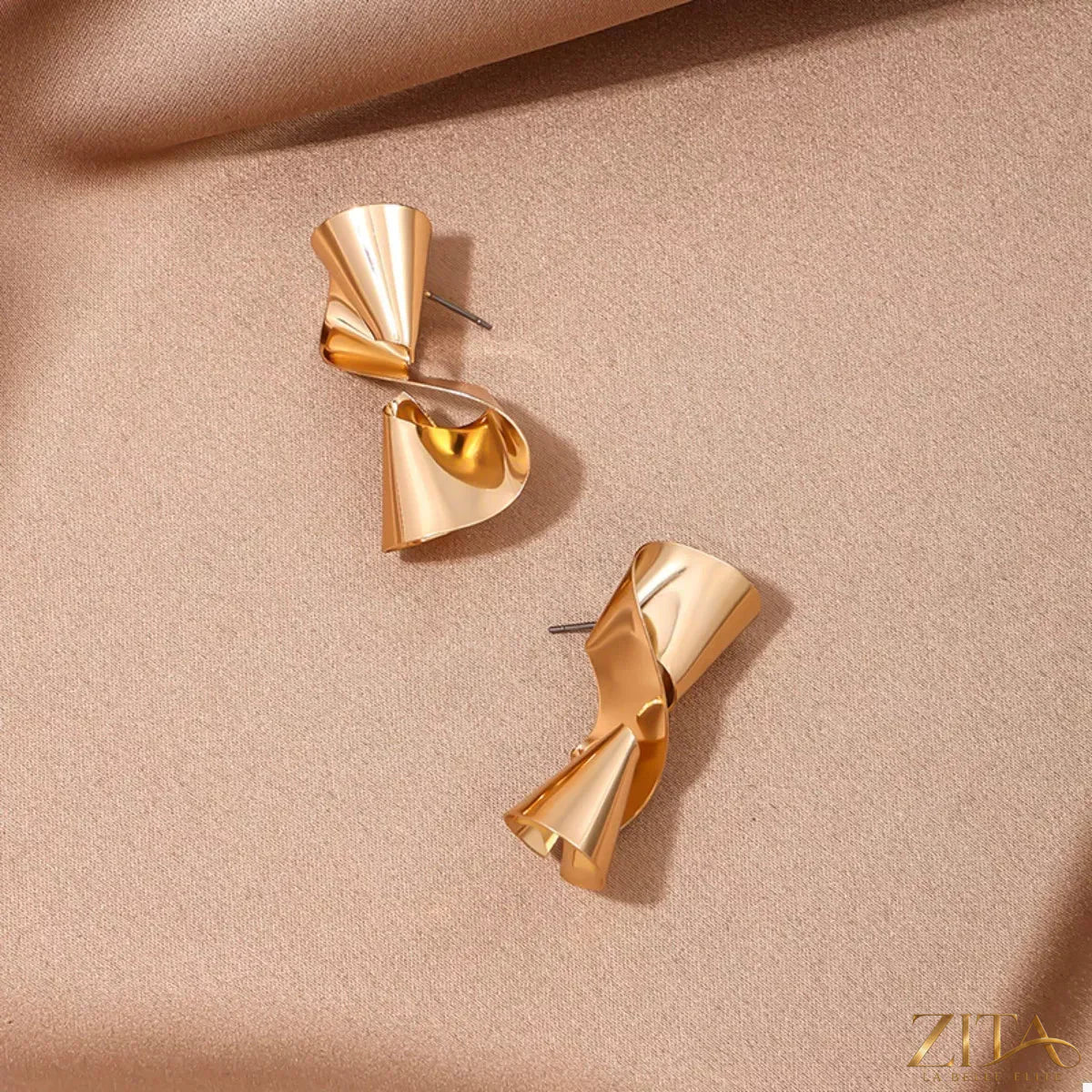 18K gold-plated twist earrings by Zita La Belle Elite, showcasing their elegant spiral design and shiny finish.