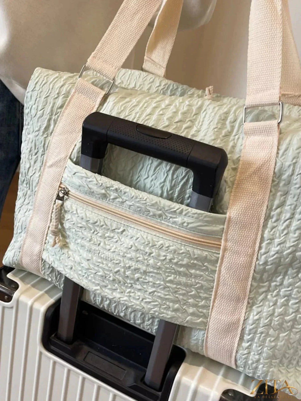 Zita La Belle Elite texture travel bag with adjustable strap, featuring a stylish design and durable fabric for travel essentials.