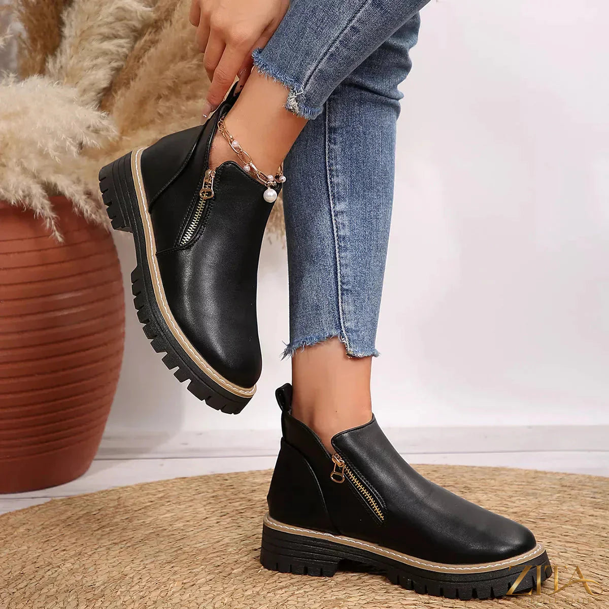 Zita La Belle Elite ankle boots with zipper detail, black leather, stylish and comfortable footwear for casual or dressy occasions.