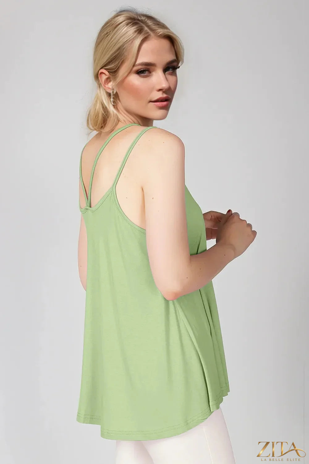 Zita La Belle Elite Basic Bae bamboo cami with scoop neck and double spaghetti straps, made from soft bamboo fabric.