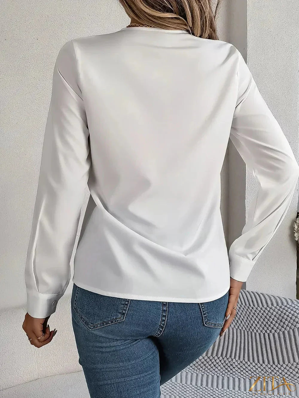 Zita La Belle Elite V-neck long sleeve blouse in soft fabric, featuring a stylish, fitted design with a subtle neckline detail.