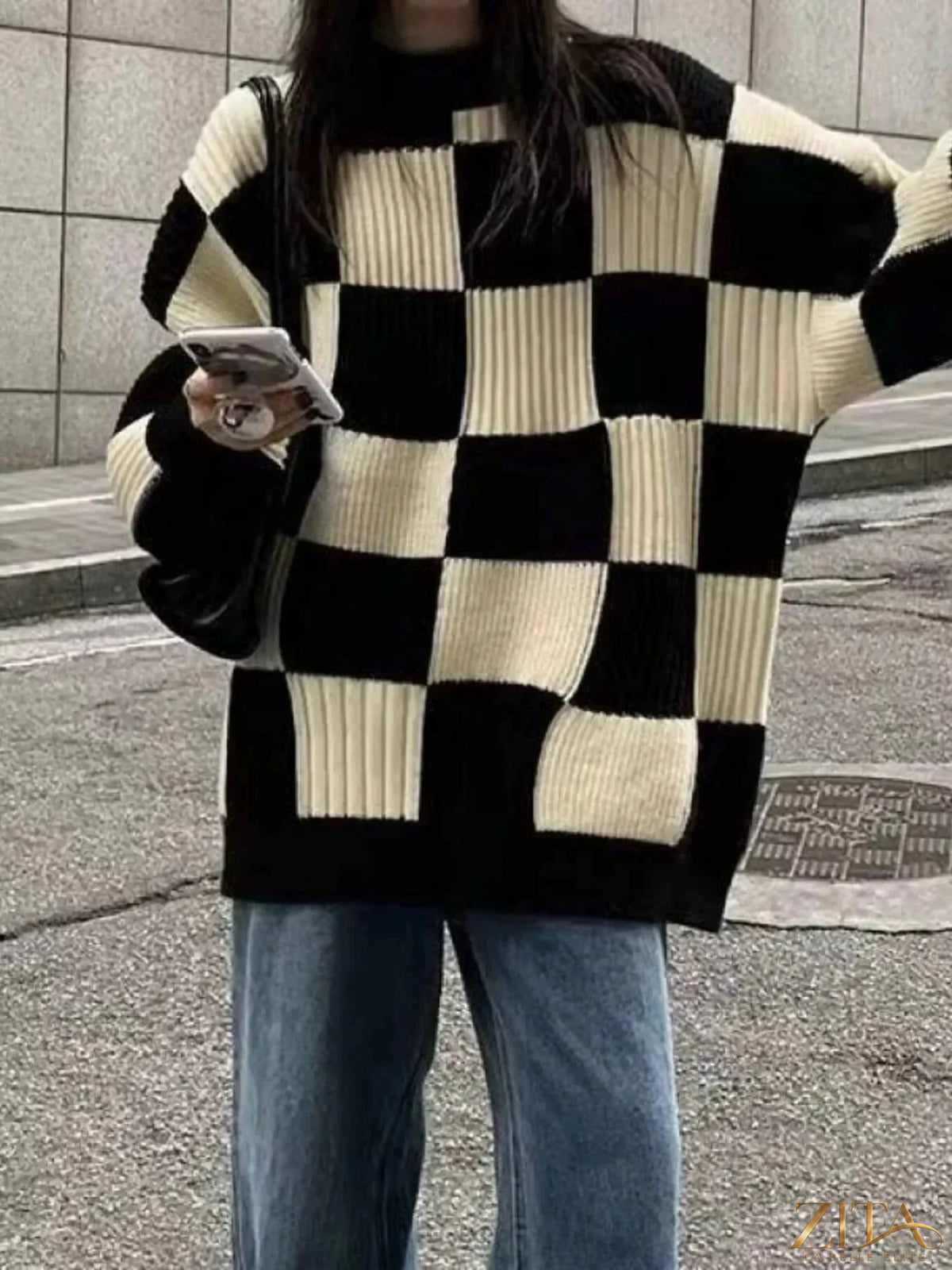 Zita La Belle Elite oversized sweater with black and white checkerboard pattern, featuring a cozy, relaxed fit and long sleeves.