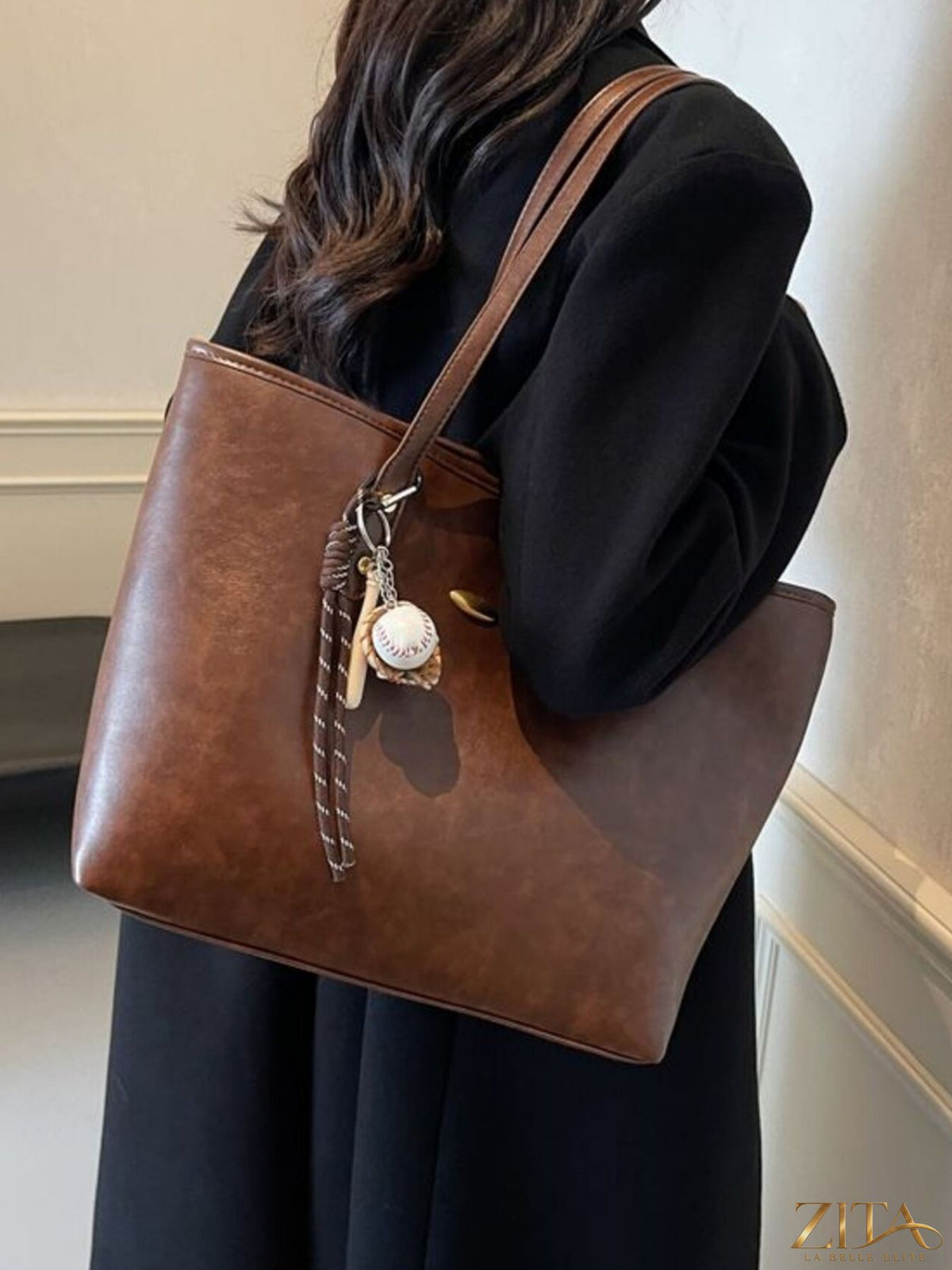Vintage style leather tote bag by Zita La Belle Elite, showcasing a spacious design with sturdy handles and classic detailing.