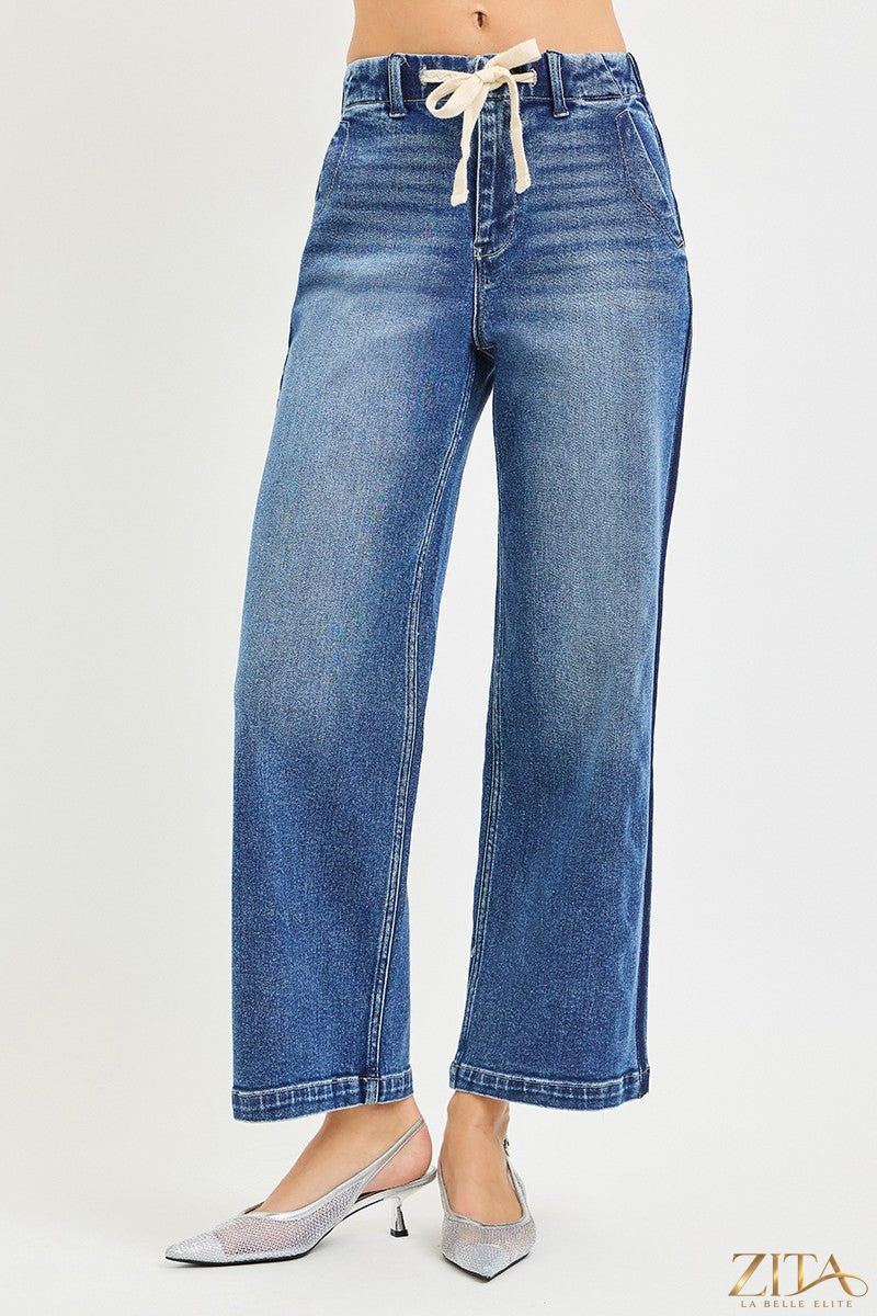 Zita La Belle Elite RISEN high-rise cropped wide jeans with elastic band and classic denim wash, styled on a model.