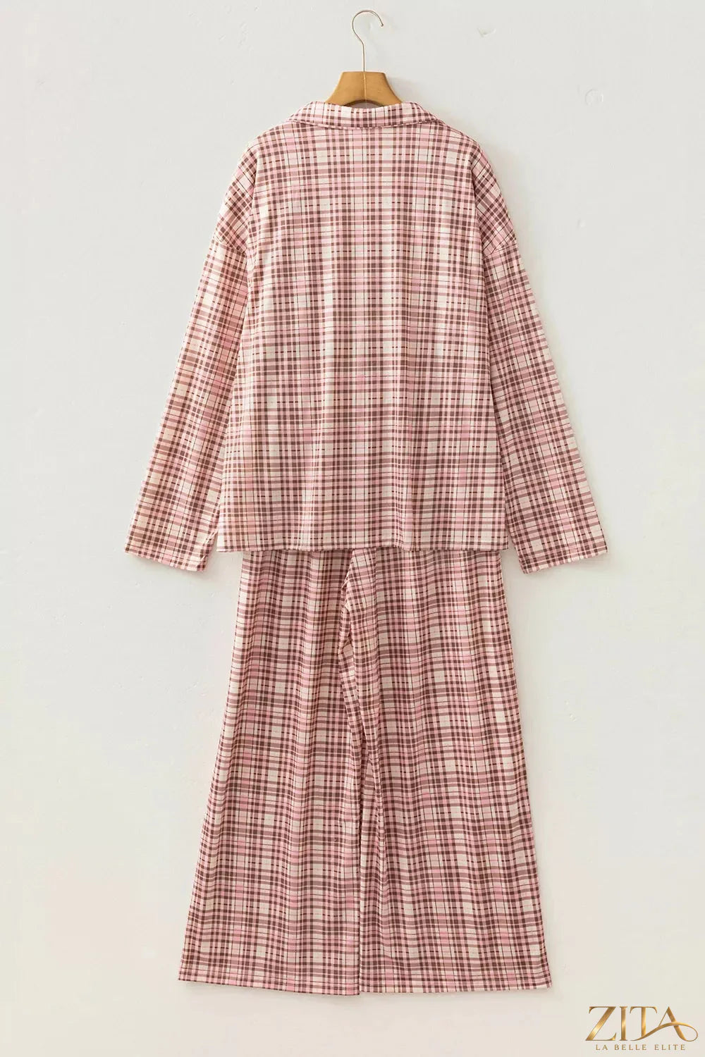 Zita La Belle Elite plaid patch pockets long sleeve lounge set, two-piece set with cozy top and matching pants in a plaid pattern.