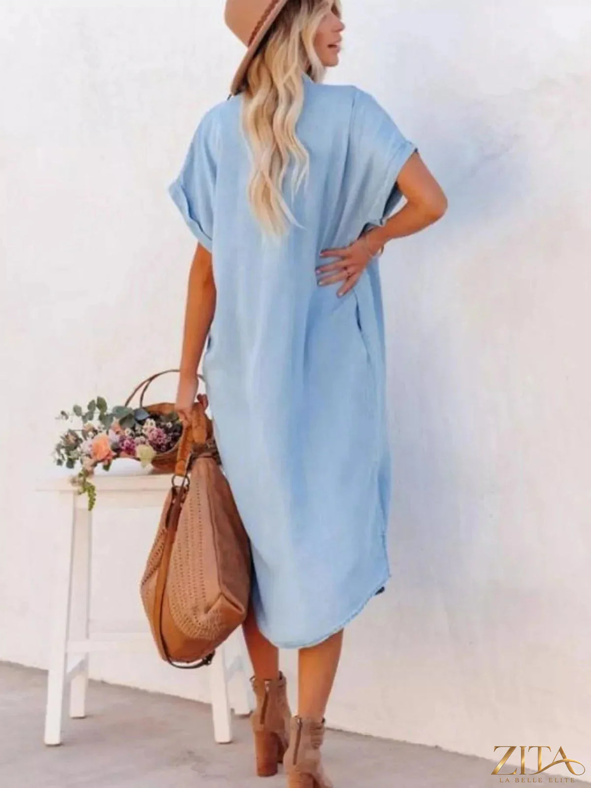 Zita La Belle Elite casual shirt dress with side slits, lightweight fabric, and relaxed fit, shown on a model.