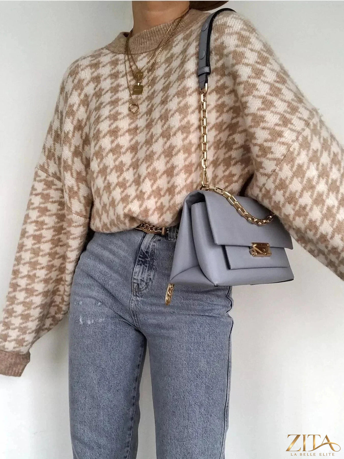 Zita La Belle Elite oversized sweater with classic black and white houndstooth pattern, featuring a relaxed fit and cozy knit fabric.