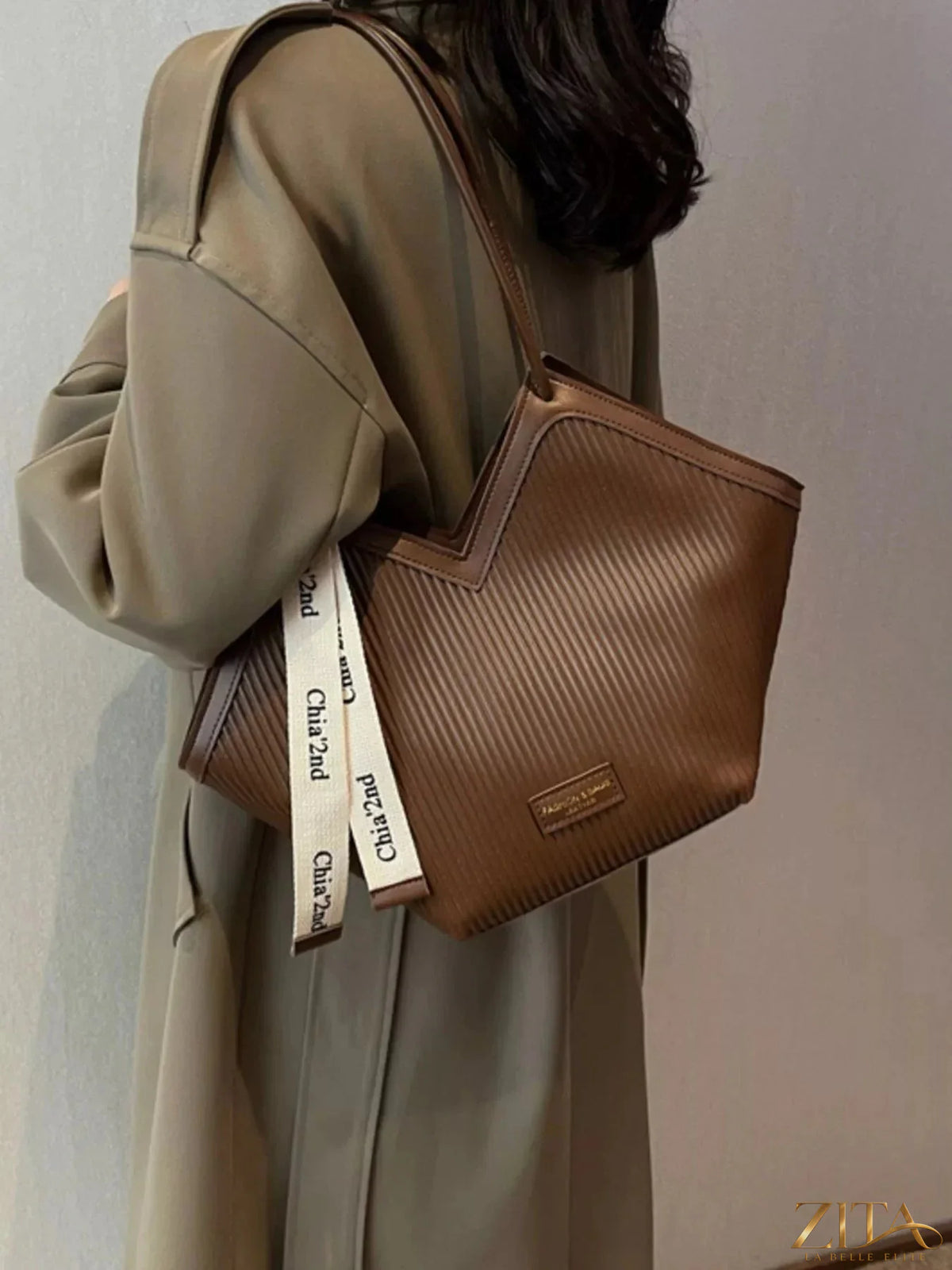 Zita La Belle Elite textured leather shoulder bag with top handle and silver hardware, showcasing its stylish design and craftsmanship.