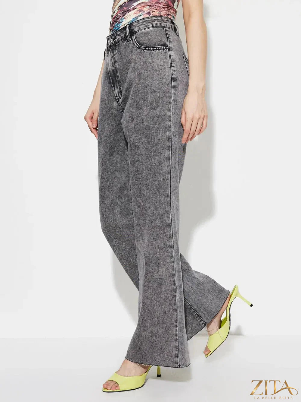 Zita La Belle Elite high waist bootcut jeans with front and back pockets, showcasing a stylish denim fit and classic pocket design.