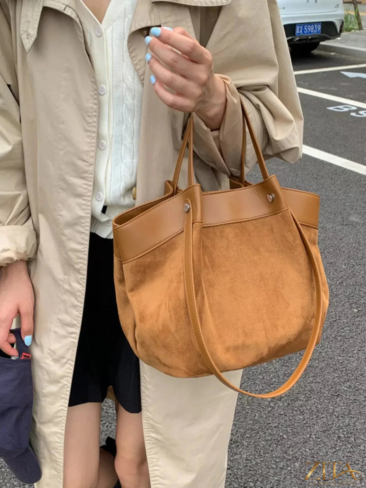 Lightweight classic color tote bag from Zita La Belle Elite with sturdy handles and spacious interior for everyday use.