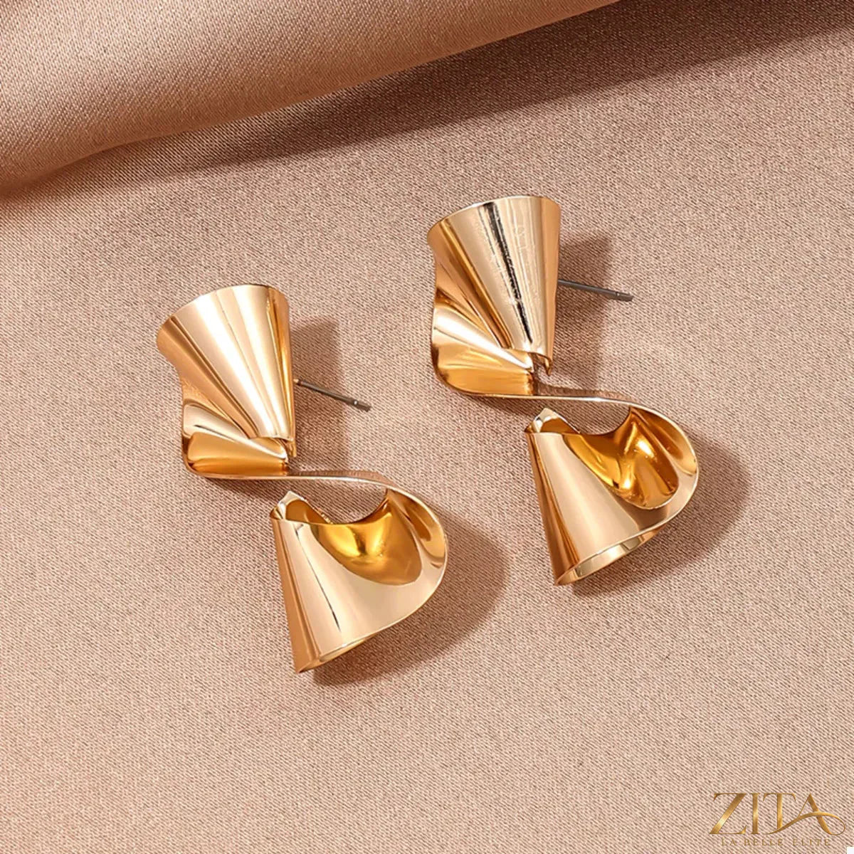 18K gold-plated twist earrings by Zita La Belle Elite, featuring sleek, circular design with a shiny finish.